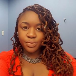 Meet your Posher, Elodia